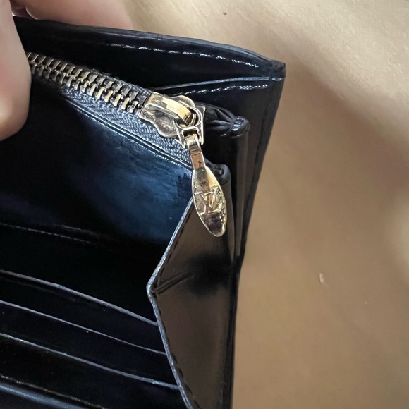 Louis Vuitton Monogram Vernis Sarah Wallet - Picture 13 of 13